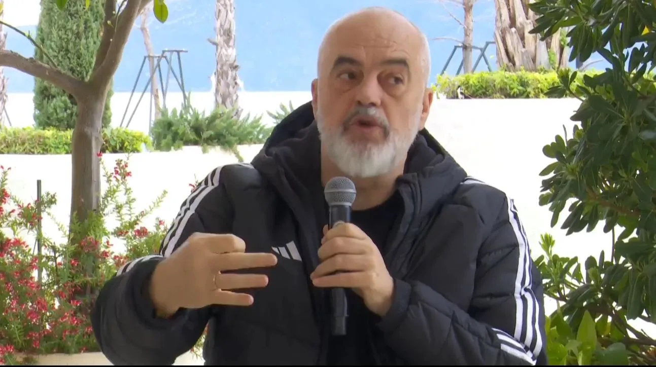 Diversioni i Ramës me 100 të rinj të FRPD  që u bashkuan PS në Vlorë: