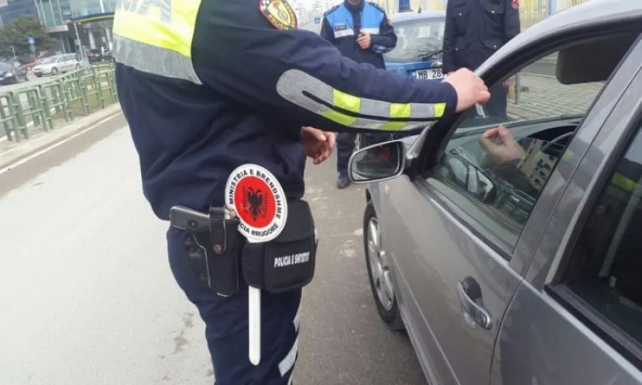 Policia e Tiranës, 14 të arrestuar dhe mbi 12 mijë gjoba në 1 javë
