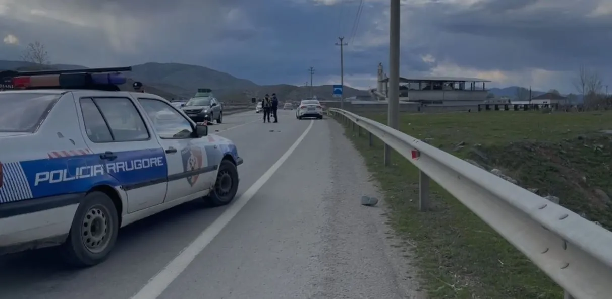 Klos/ 19-vjeçari humb kontrollin e makinës, 4 të plagosur