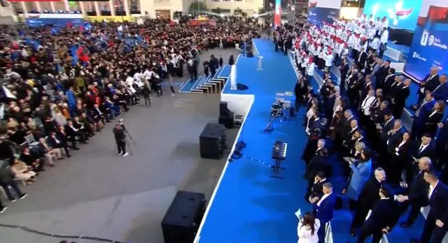 PD dhe koalicioni opozitar “Aleanca për Shqipërinë Madhështore” çelin zyrtarisht fushatën elektorale, i pranishëm edhe Chris LaCivita