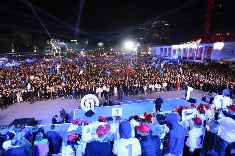 Berisha-Ramës: Mos guxo të prekësh votën! Me datën 12 do mblidhemi në këtë shesh për të festuar për Shqipërinë Madhështore