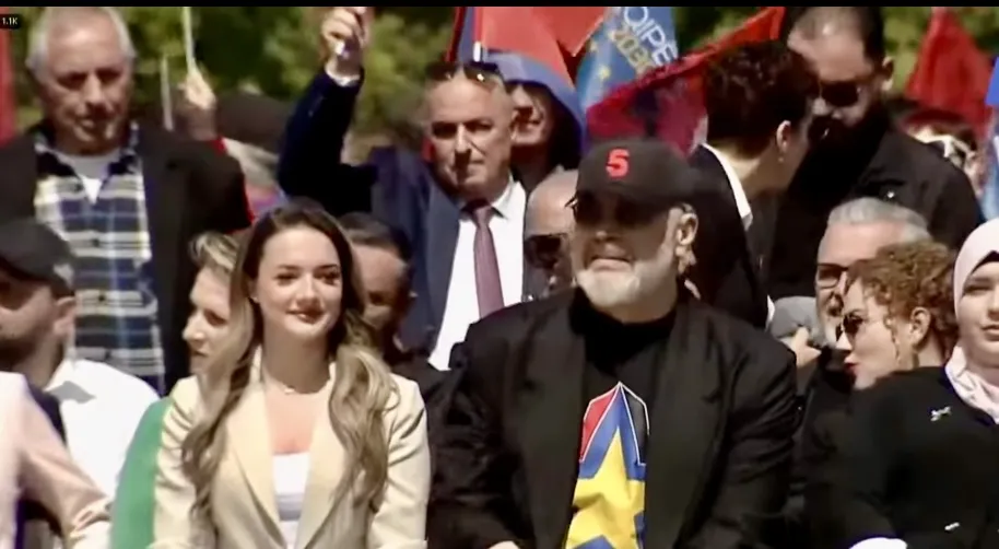 PS e hap fushatën me daulle dhe valle