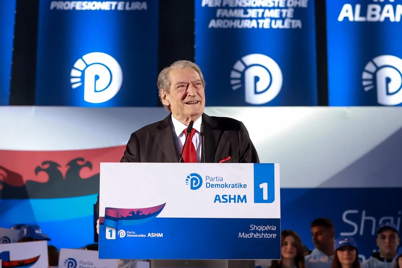PD prezanton programin, Berisha mesazh Ramës: Boll përdore Zotin dhe flamurin për të mbuluar vjedhjet!