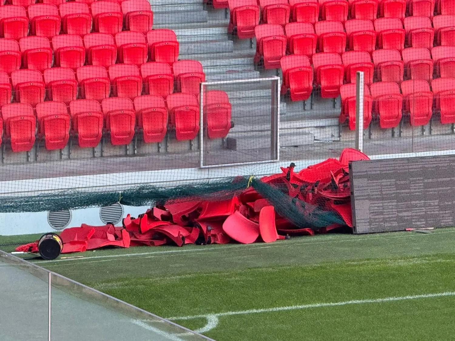 Derbi i Tiranës dhe Partizanit që përfundon në autogol për tifozët vetë