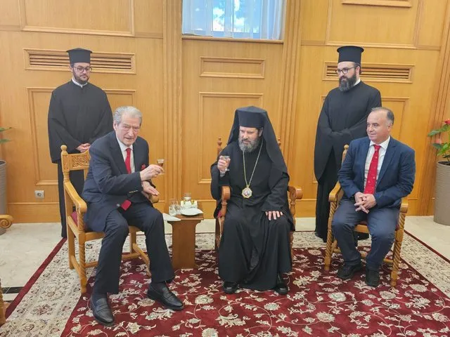 Berisha uron Pashkën/ Takon kryepiskopin Joan