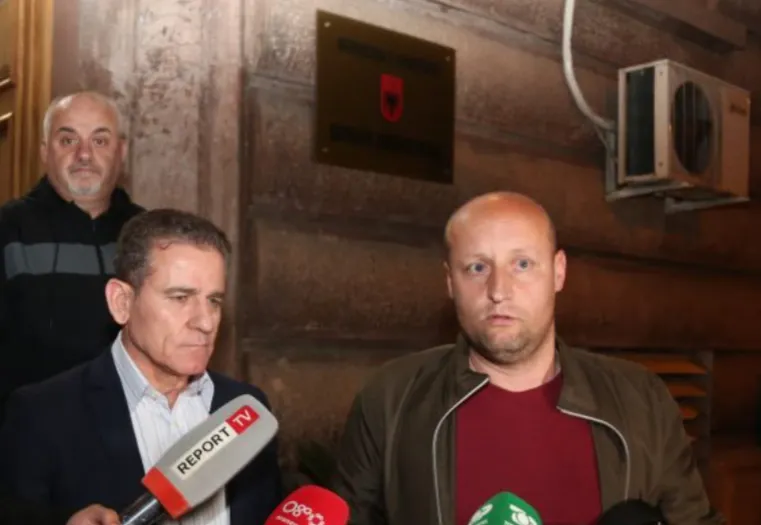 Kushtetuesja pro gazetarit  Elton Qyno: T’i kthehen pajisjet e sekuestruara