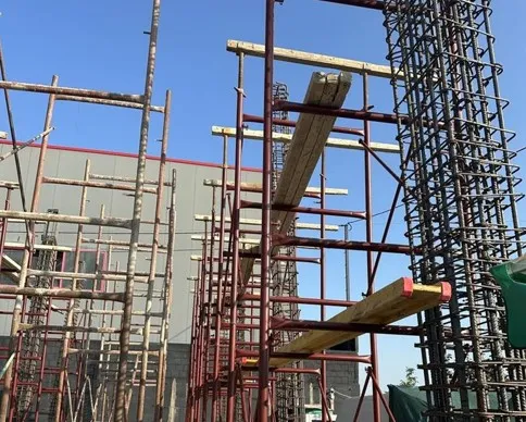 Qerret, humb jetën punëtori dhe lëndohet një tjetër