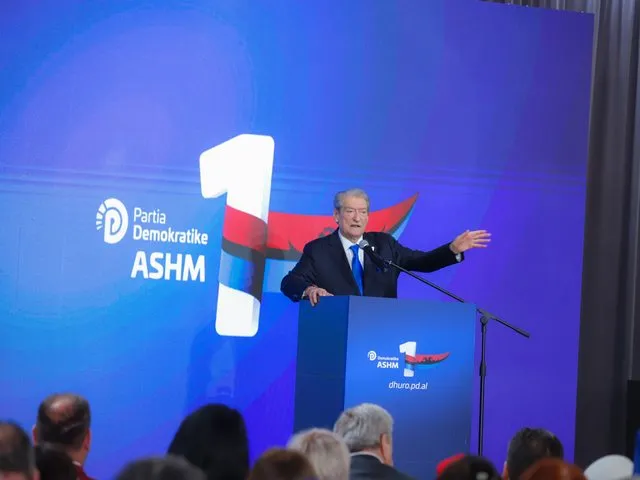 Berisha flet për gjuhën e Ramës : Bën kllounin që të maskojë 130 milionë eurot e vjedhura me djegësin e Tiranës