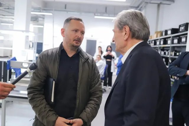 Berisha takim me biznesin fason: Çmimi i energjisë ulet nga 18 në 6 lekë