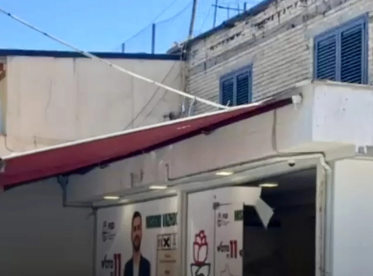 Tiranë/ Gjenden dy fishekë të paplasur tek zyra e partisë se Tom Doshit