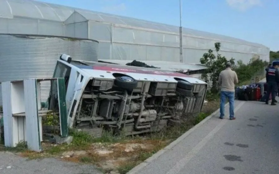 Turqi/Autobusi përmbyset në Antalia, duke plagosur 18 turistë rusë