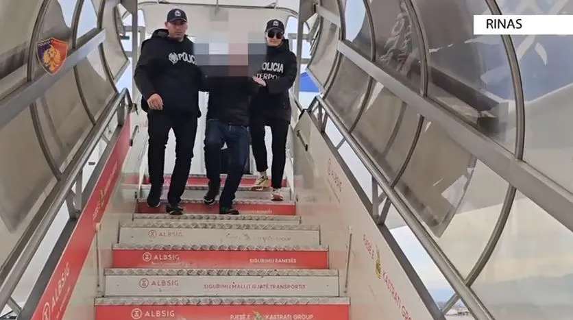 Grup kriminal dhe pengmarrje, ekstradohen në Shqipëri dy të rinj