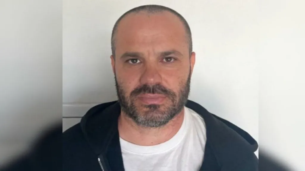 FOTO/ Me mjekër e flokët e rënë, ja si ka ndryshuar Florenc Çapja