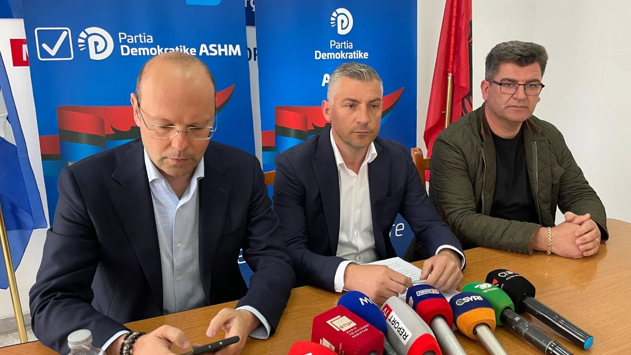 U konfliktuan me shoferin, pendohet deputeti i PD-së: Duhet të isha më i matur, por…