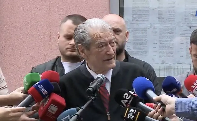 Berisha shënjestron gjyqtaren e GJKKO: Është përfolur për ryshfete gjysmë milionë, vendimet e saj nul