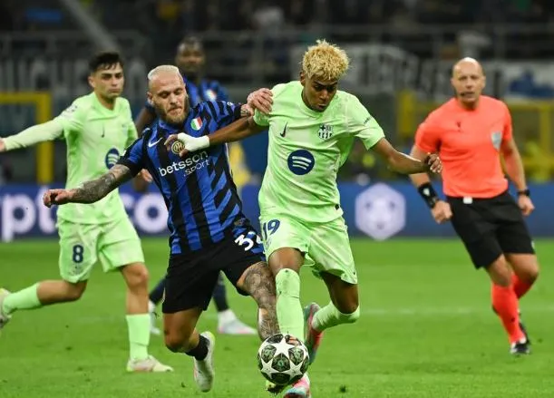 Barazim 3-3 Barcelona-Inter, finalisti mësohet në shtesë