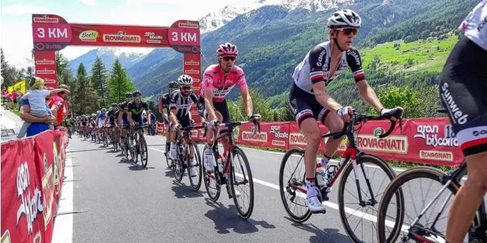 “Giro d’Italia” bllokon rrugët  e Durrësit