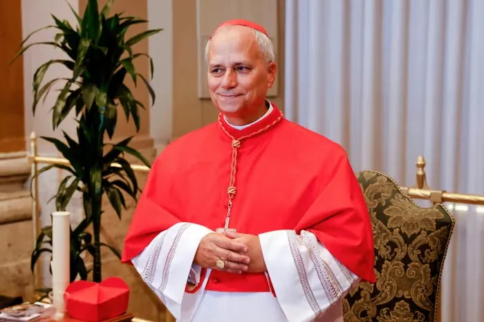 FOTO/Amerikani Robert Prevost zgjidhet Papa i ri i Kishës Katolike Romane