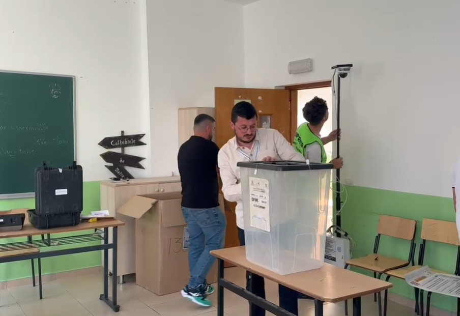 Fushë Krujë, mungojnë dy anëtarë të komisionit në një qendër votimi