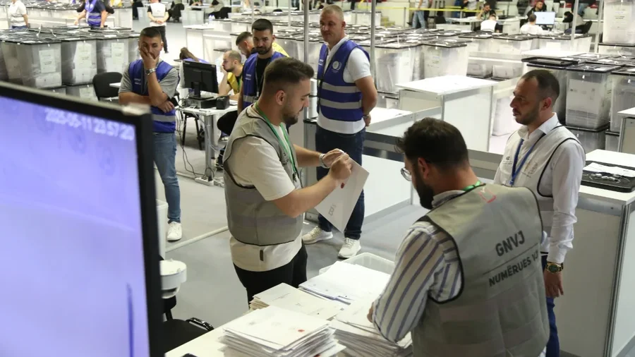 Tiranë/ Del rezultati i votimit elektronik në Njësinë 10, fiton PS me 49.03%