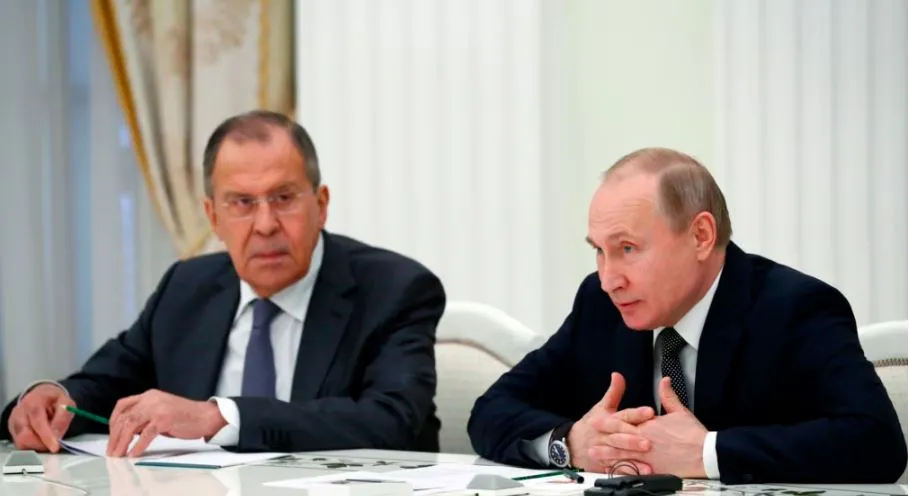 Trump i gatshëm të marrë pjesë, nëse ulen në tryezë Putin e Zelensky