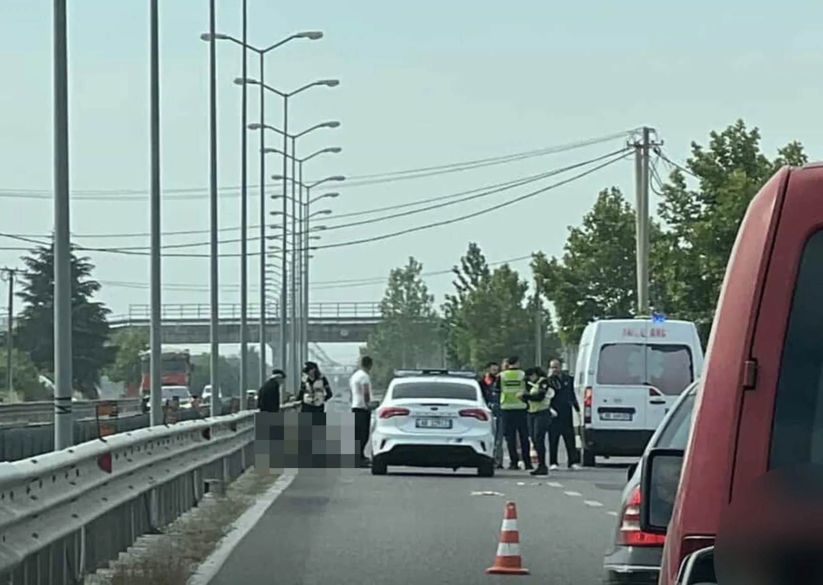 Po kalonte trafikndarësen, makina përplas për vdekje gruan në Kavajë