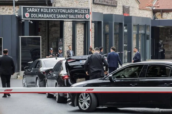 Vijojnë përgatitjet për bisedimet