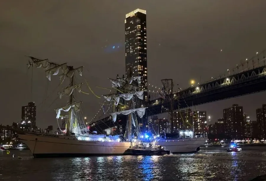 SHBA/ Anija e marinës meksikane përplaset me urën ‘Brooklyn’