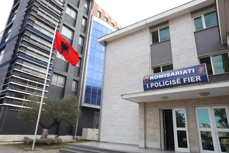 Fier/Djali plagos babain, gjatë konfliktit në familje