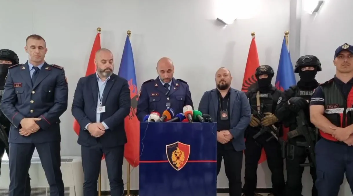 Durrës/ Në pranga dhe Flobens Mecia e Voltan Xhani i akuzuar për vrasjen e Elis Rroshkodolit në Shkodër