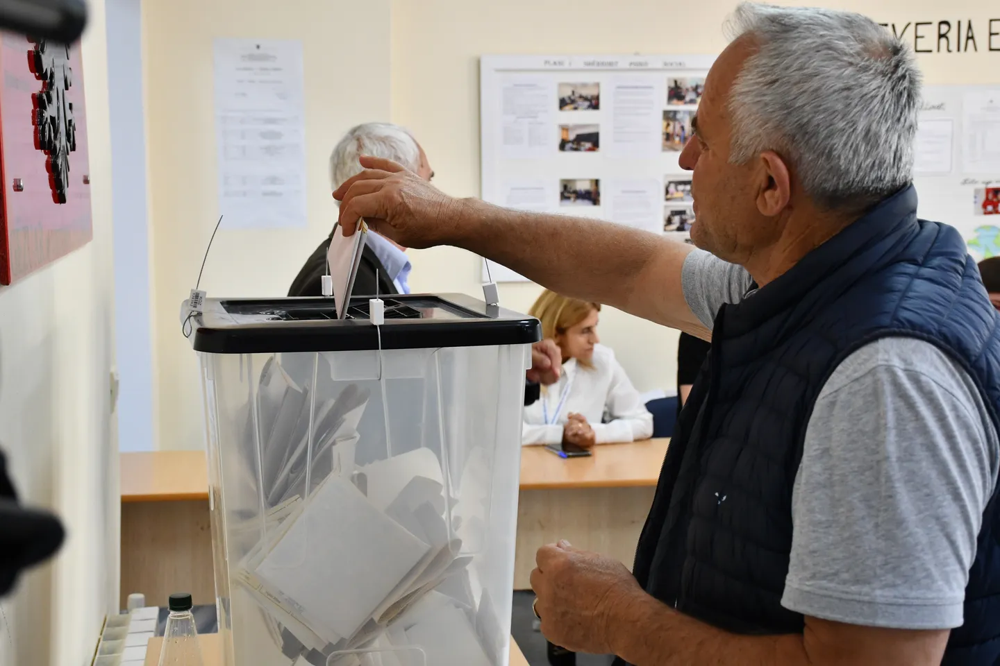 30 mijë zgjedhës me pak votuan  në zemër të Tiranës!