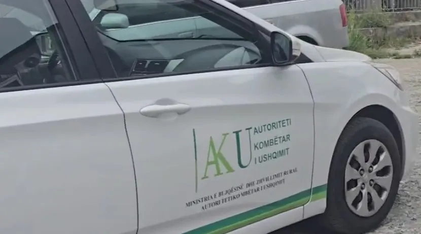 Inspektorët e AKU-së marrin mostra për analizimin e tre produkteve në kopshtin e Gramshit