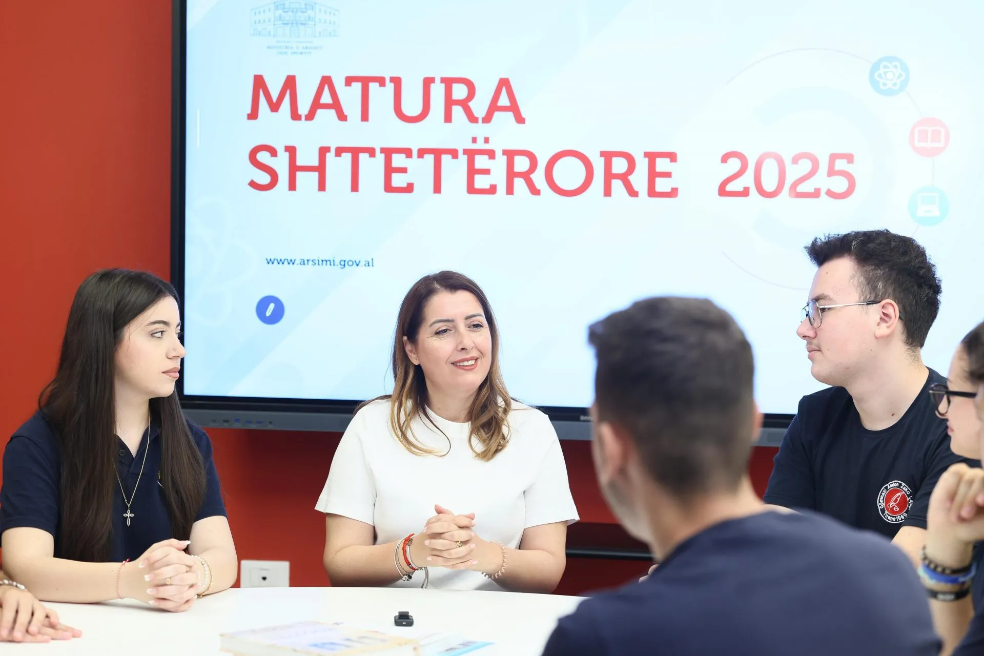 Provimet e Maturës Shtetërore, ministrja Manastirliu: Për herë të parë teste të veçanta për nxënësit me aftësi ndryshe!