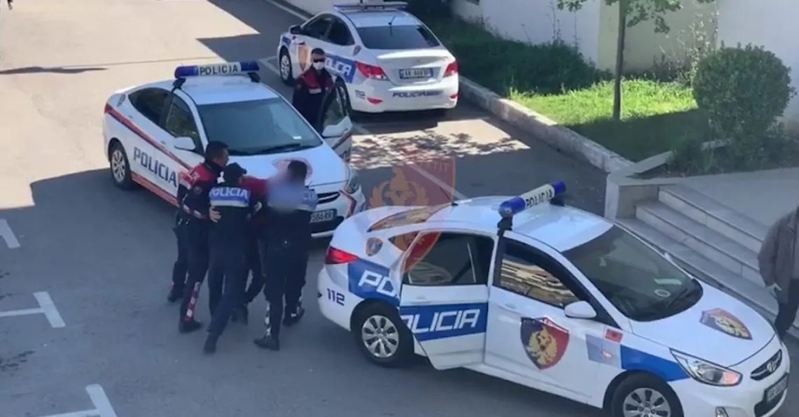 Trafikoi 19.4 kg kanabis me valixhe nga Tajlanda, në pranga i riu në Rinas! Droga vlerë 388 mijë euro