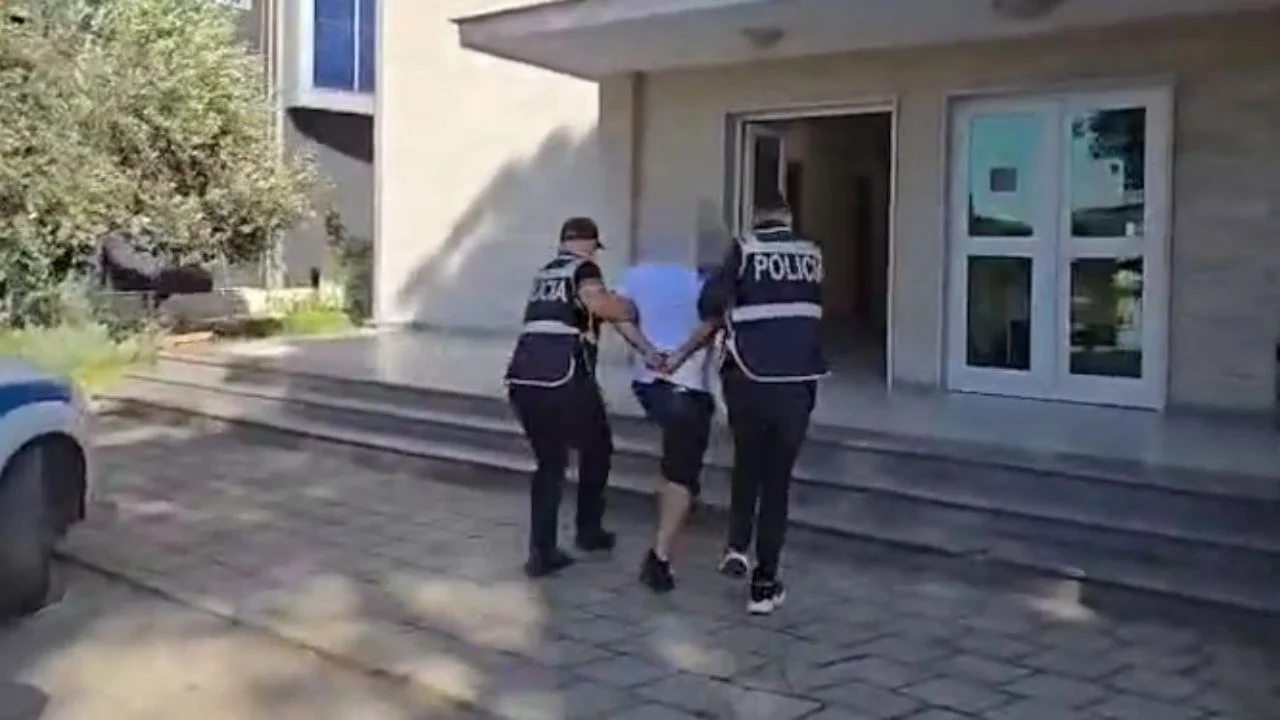 Tentuan të vrisnin me sëpatë një person, pas babait arrestohet edhe i biri, po tentonte të largohej për në Greqi