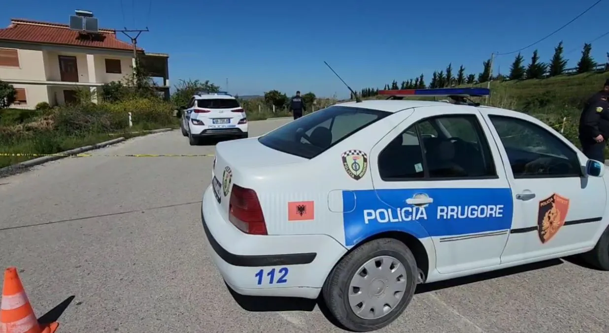 Tentuan të vrisnin me sëpatë një person, policia arreston 63-vjeçarin, në kërkim djali i tij. Detajet