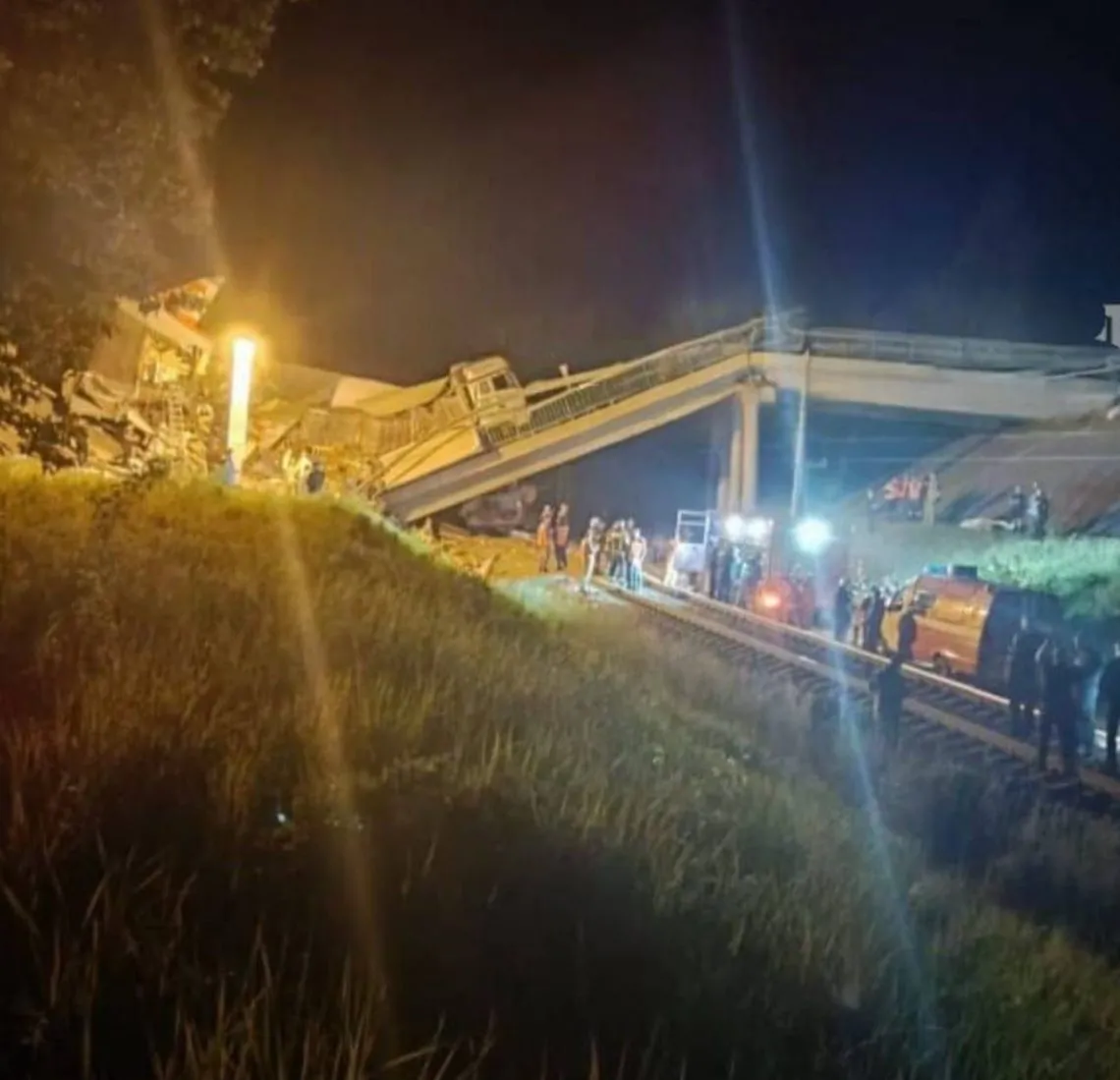 Rusi, 7 të vdekur dhe 31 të plagosur nga shembja e urës