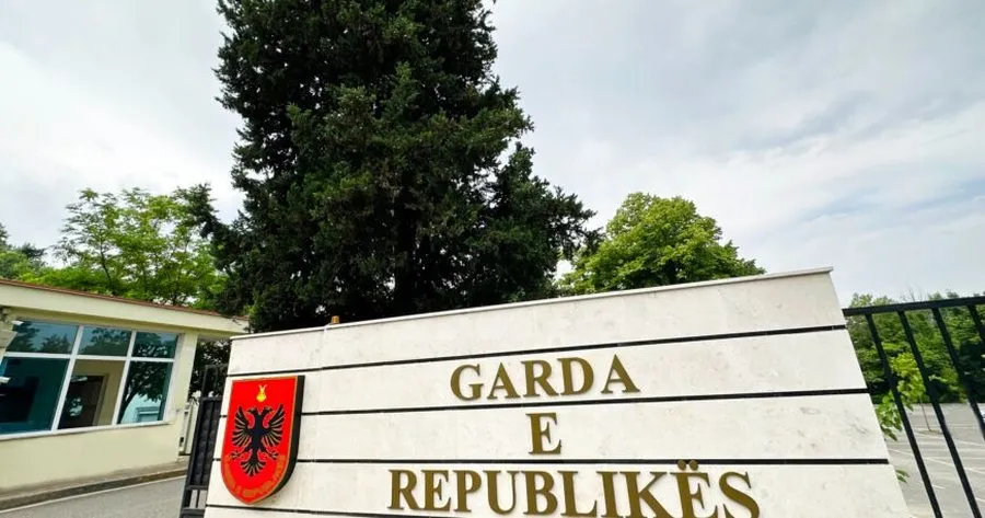 Punonjësi i Gardës së Republikës, gjendet i pajetë në automjet