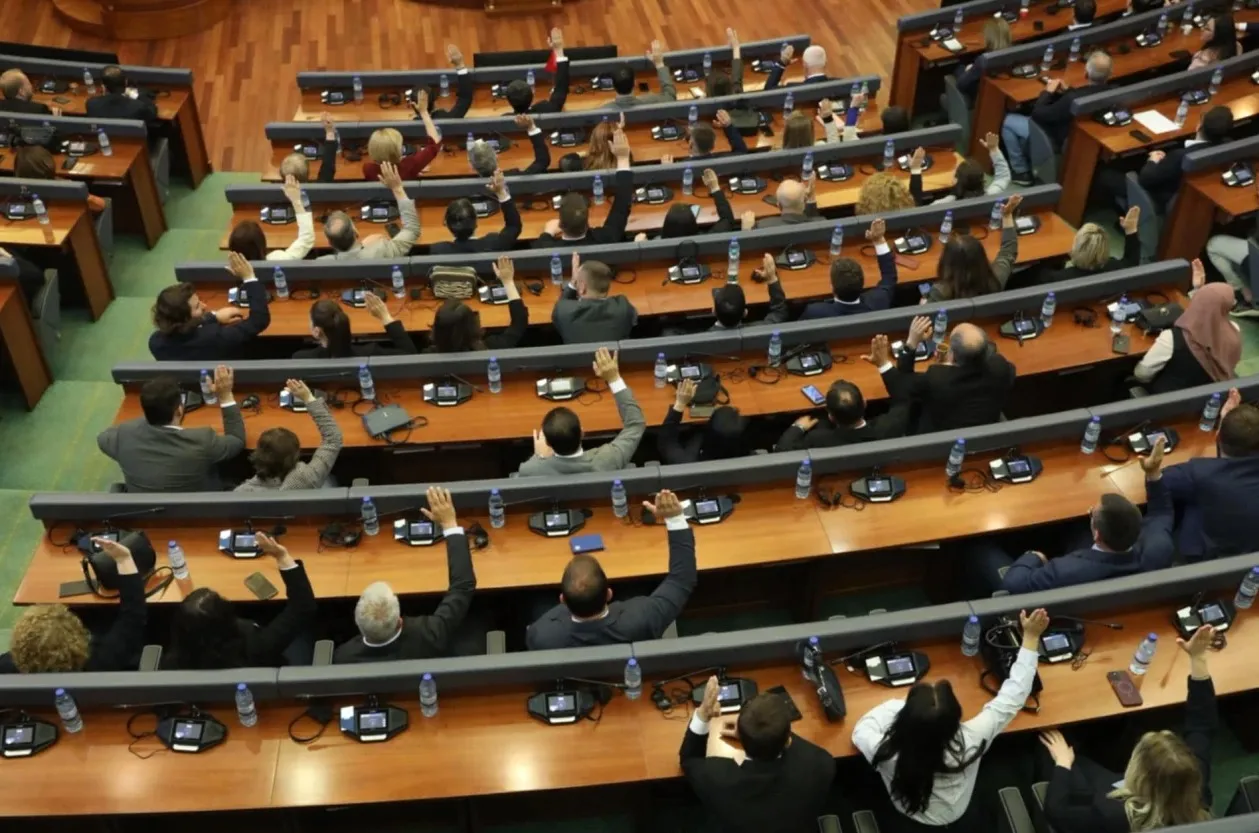 Kostituimi/ Sot seanca e 29-të në Parlament e Kosovës