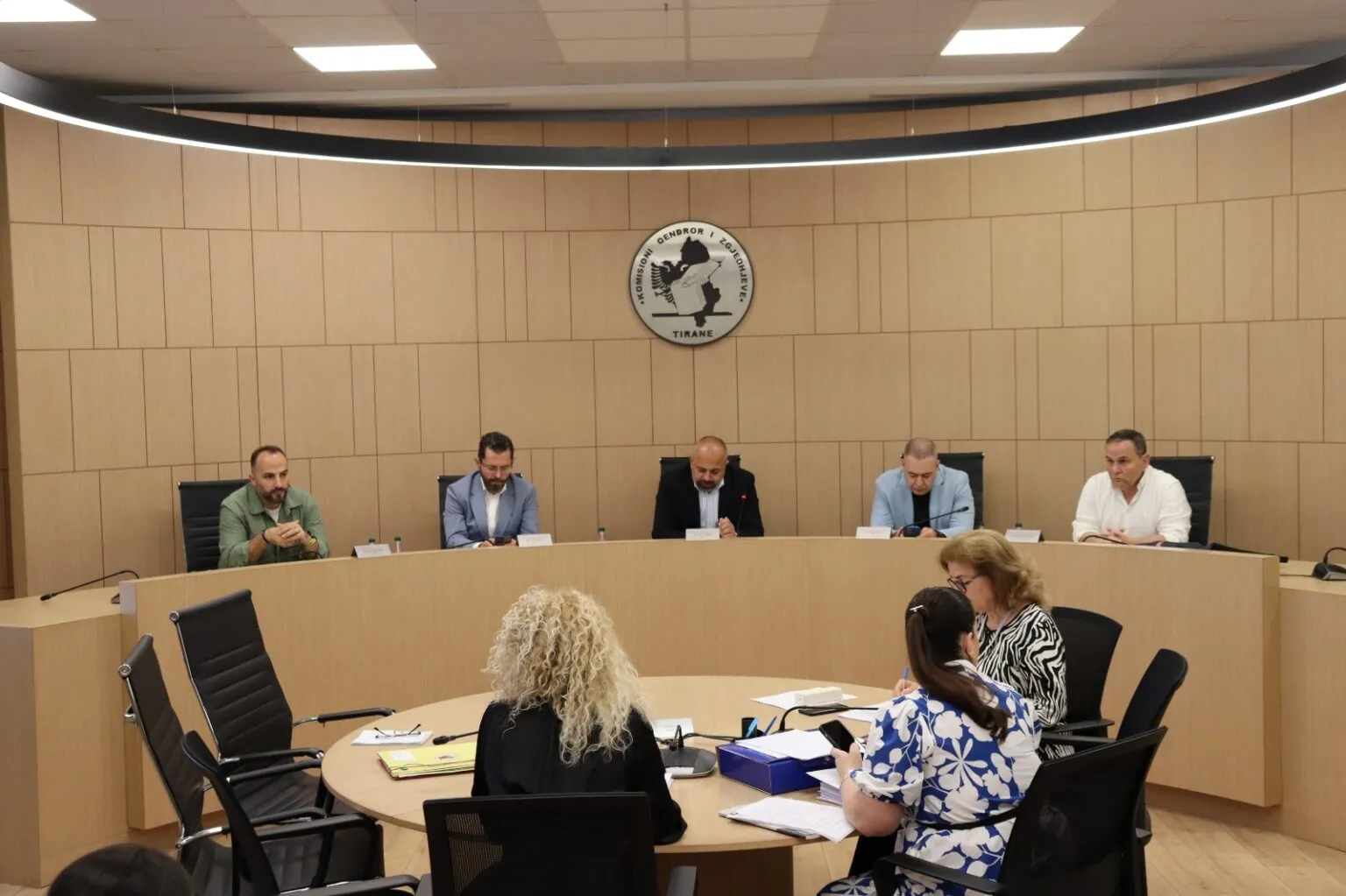 KAS merr vendimin, do të rinumërohen votat në Gramsh dhe Peqin