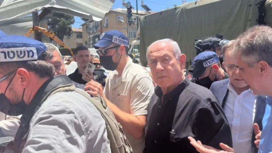 Izrael/ Netanyahu kapet duke dalë nga bunkeri