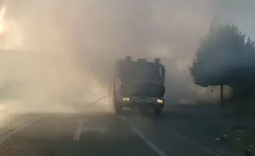 Levan/ Shpëton mrekullisht çifti me dy fëmijët nga makina në flakë