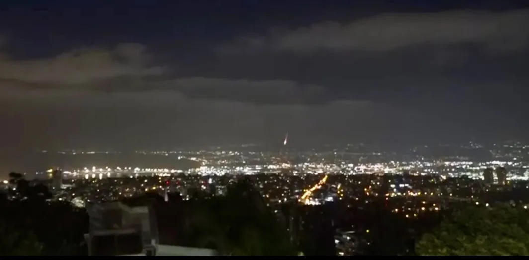Izraeli nën alarm, raketat iraniane përshkojnë qiellin mbi Tel Aviv