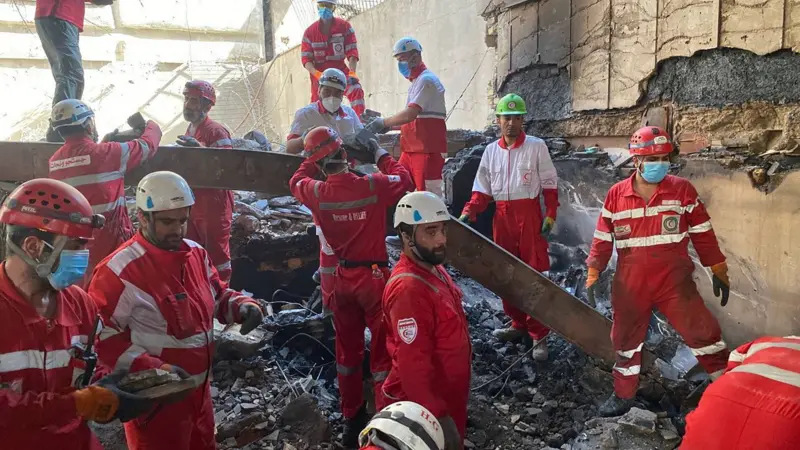 FOTO/ Dëmet që kanë shkaktuar raketat iraniane në Izrael