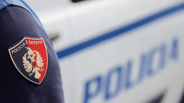 Kontrabandë me veshje  luksoze, në pranga babai, procedohet djali