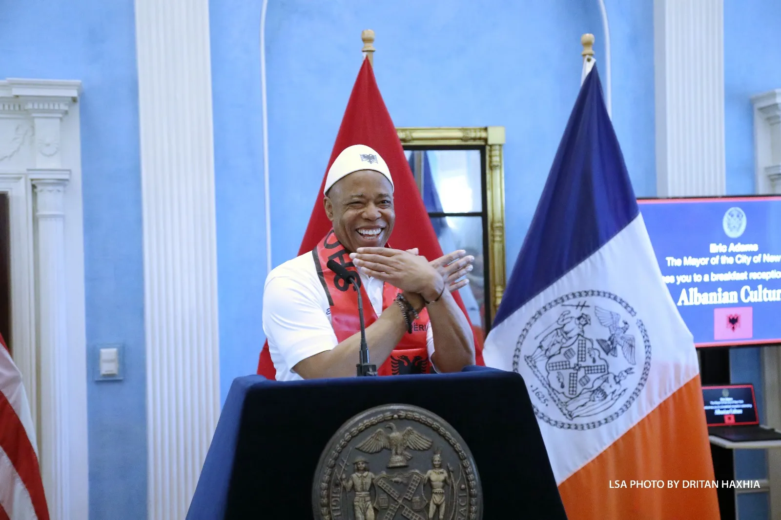 New York, kryebashkiaku Adams vishet kuq e zi