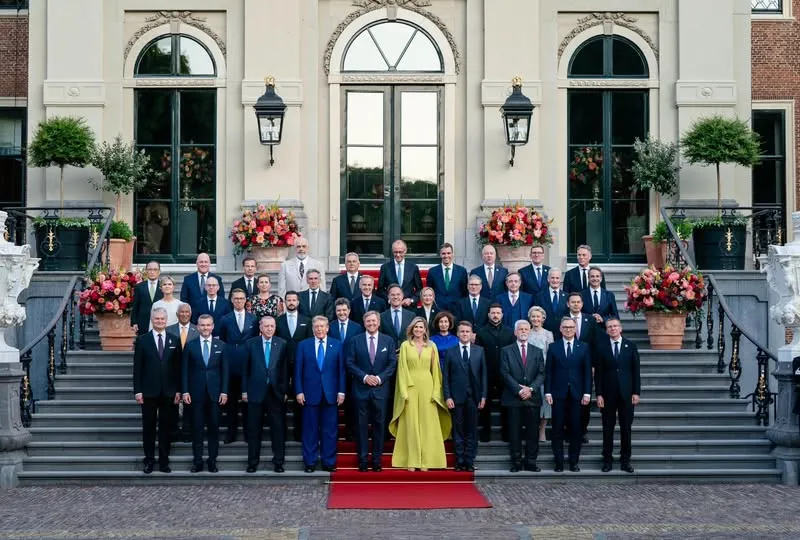 Rama ndan foton nga Samiti i NATO në Holandë