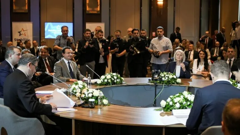 Kurti në Shkup: Kosovës t’i garantohet barazia në programet e BE