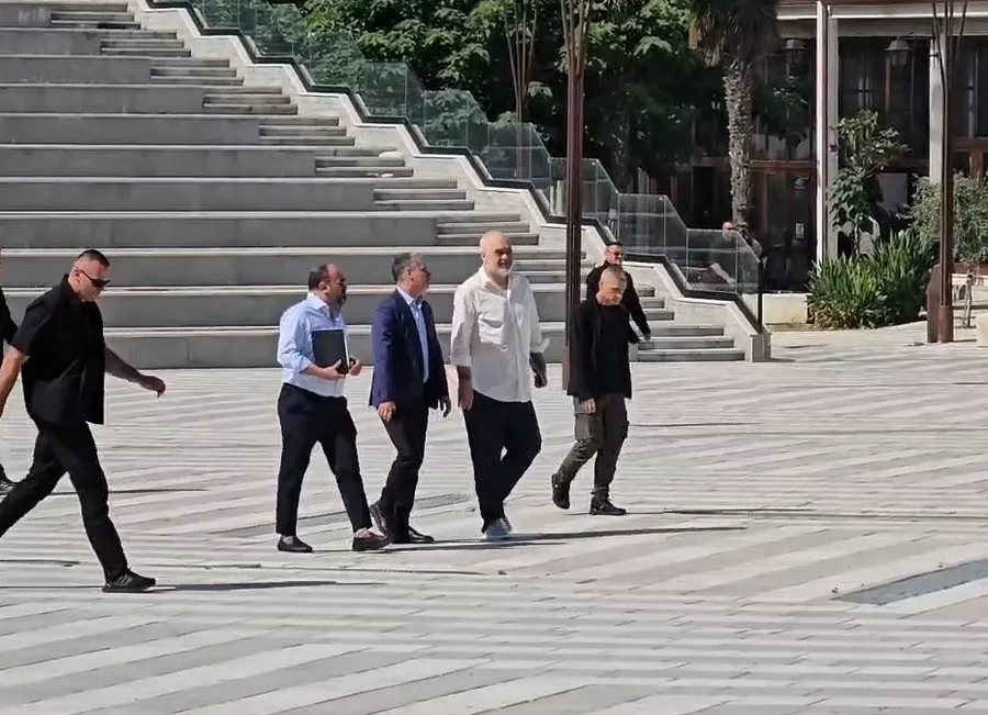 Rama mbledh me URGJENCË punonjësit e Bashkisë   Vlorë
