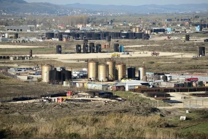 TRADHTI KOMBËTARE ME NAFTËN SHQIPTARE!
